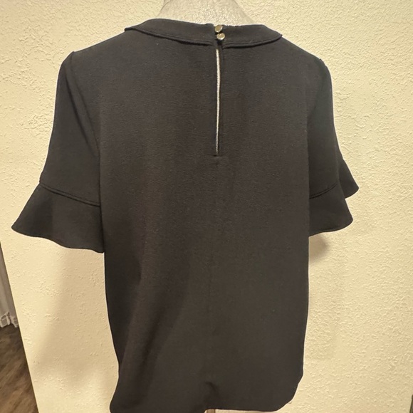 Lark & Ro Elegant Black Ruffle Sleeve Top with gold buttons on back Sz L - Picture 4 of 7